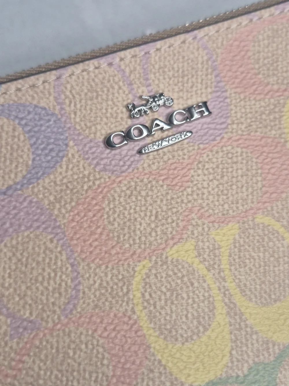 COACH Corner Zip Rainbow Signature Wristlet NWT - Picture 4 of 11